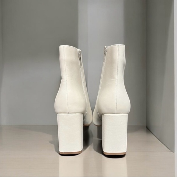 🌻NEW w/box Marc Fisher Ivory "Nebula" Square Toe Ankle Booties Size 9 - Picture 2 of 10